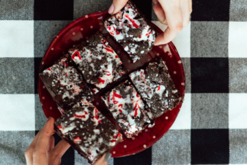 Candy Cane Brownies | Peppermint Brownies | Chocolate Mint Brownies | Chocolate Cookie Bars | Chocolate Mint Bars | Easy 6 Ingredient Brownies | These delicious Candy Cane Brownies use only 6 ingredients - easy to make and sure to please everyone with their chocolate-y gooeyness. Find the recipe at SixCleverSisters.com