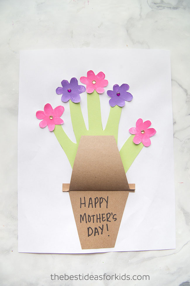 Mother's Day Cards | Mother's Day Cards Ideas | Mother's Day Cards DIY | Mother's Day Cards to Make | Mother's Day Cards for Kids | Mother's Day Cards Handmade Kids | Mother's Day Card for Kids to Make | Mother's Day Cards Kids Craft | Mother's Day Card Kids DIY | Making a diy Mother's Day card with kids is such a fun craft for them and a way for them to show Mom how much they love her! You'll love all these Mother's Day craft ideas for kids and you'll probably have a hard time picking which one to make because they all are just super adorable! #kids #kidsactivities #kids