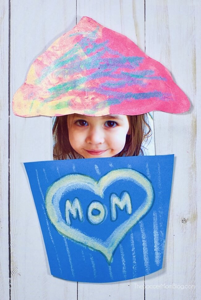 Mother's Day Cards | Mother's Day Cards Ideas | Mother's Day Cards DIY | Mother's Day Cards to Make | Mother's Day Cards for Kids | Mother's Day Cards Handmade Kids | Mother's Day Card for Kids to Make | Mother's Day Cards Kids Craft | Mother's Day Card Kids DIY | Making a diy Mother's Day card with kids is such a fun craft for them and a way for them to show Mom how much they love her! You'll love all these Mother's Day craft ideas for kids and you'll probably have a hard time picking which one to make because they all are just super adorable! #kids #kidsactivities #kids