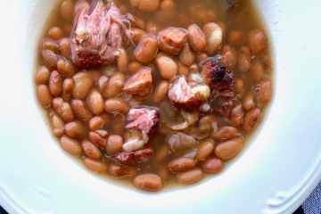 Ham and Beans Instant Pot | Ham and Bean Soup Recipes | Ham and Beans Crockpot Recipes | Ham and Bean Soup Recipes Easy | Ham and Bean Soup Recipes | Beans and Ham | Beans in Instant Pot | Beans and Cornbread | Beans in Crockpot | Beans and Ham Hocks | Beans and Ham Crockpot | Instant Pot Recipes Easy | Instant Pot Recipes Healthy Family | Six Clever Sisters