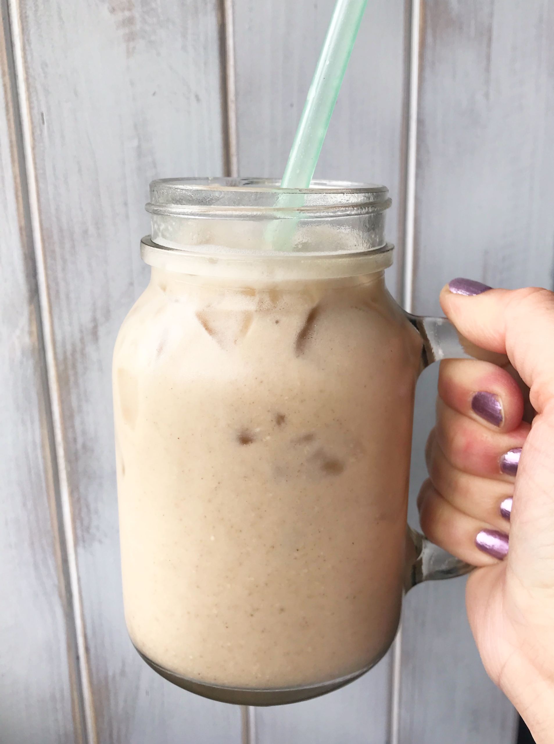 Cinnamon Roll Smoothie | Maple | Healthy | Protein Shake | Almond Milk | Recipes | Tone it Up | Recipes Healthy | Breakfast | Breakfast On the Go | Six Clever Sisters 