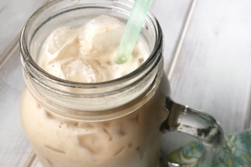 Cinnamon Roll Smoothie | Maple | Healthy | Protein Shake | Almond Milk | Recipes | Tone it Up | Recipes Healthy | Breakfast | Breakfast On the Go | Six Clever Sisters