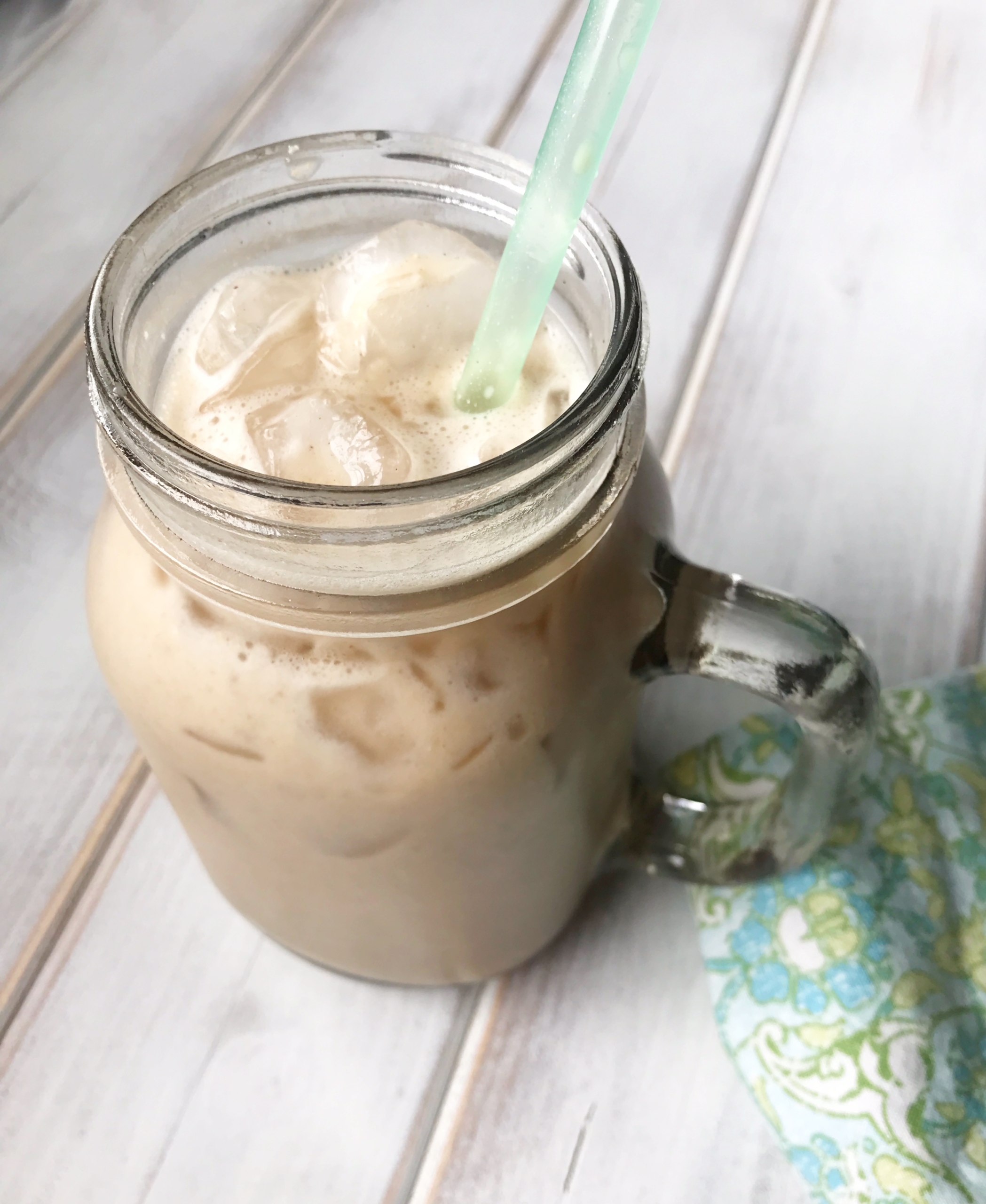 Cinnamon Roll Smoothie | Maple | Healthy | Protein Shake | Almond Milk | Recipes | Tone it Up | Recipes Healthy | Breakfast | Breakfast On the Go | Six Clever Sisters