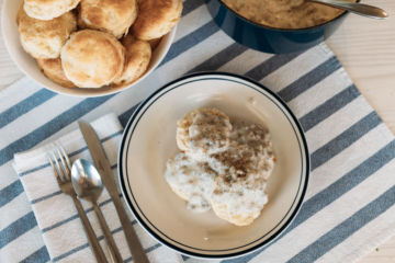 Sausage Gravy | One Pot Sausage Gravy Recipe | Sausage Gravy & Biscuits | This delicious easy sausage gravy only takes 5 ingredients and can be made in less than twenty minutes! Find the recipe at SixCleverSisters.com