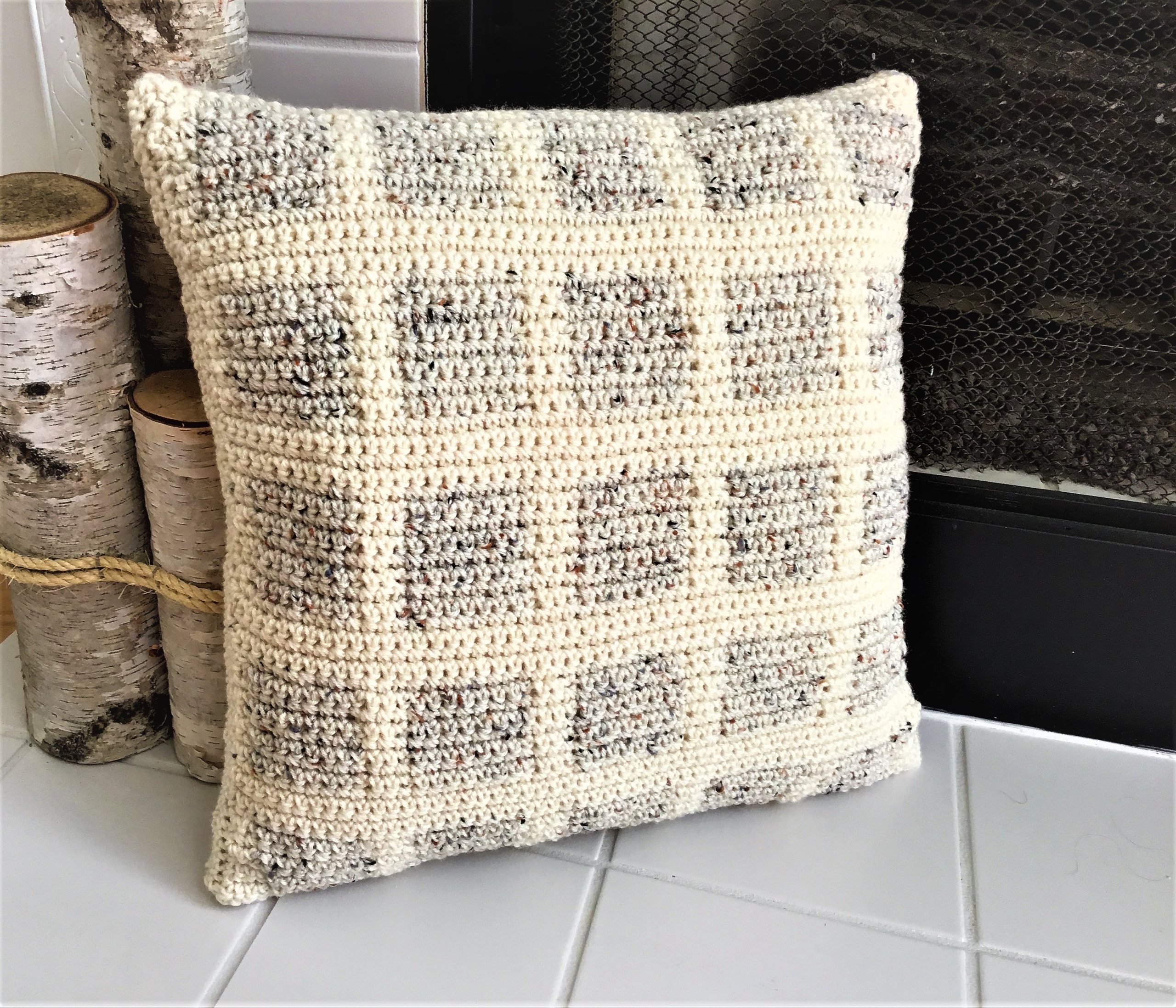 Farmhouse Style | Farmhouse Pillows | Farmhouse Decor | Farmhouse Living Room | Farmhouse Pillow Covers | Farmhouse Pillows Couch | Crochet Patterns | Crochet Pillow Patterns | Crochet Project | Free Crochet Patterns | Joanna Gaines Style | Joanna Gaines Living Room | Joanna Gaines Pillows | Six Clever Sisters