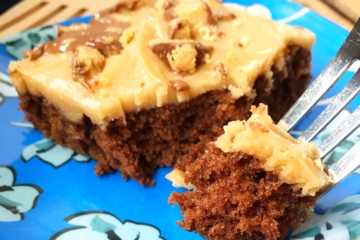 Chocolate Peanut Butter Sheet Cake | Dessert | Cake | Sheet Cake | Dessert for a Crowd | Party Food | Reese's | Chocolate Dessert | Peanut Butter Dessert | Easy Dessert | Six Clever Sisters