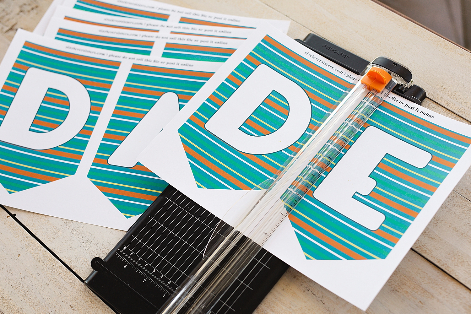 Fathers Day Banners Free Printable | Fathers Day Banner Printable | Fathers Day Banner Free | Fathers Day Banner Ideas | Fathers Day Banner DIY | BEST DAD EVER, HAPPY FATHERS DAY, and HAPPY BIRTHDAY banners on the Six Clever Sisters blog!