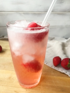 Strawberry Vanilla Sprite | Drinks | Sprite | Sprite Drinks | Sonic | Strawberry Recipes | Strawberry | Cold drinks | Summer Dinner Recipes | Ice Cold | Pool Party Ideas | Popsicle Recipes | Six Clever Sisters