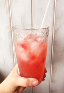 Strawberry Vanilla Sprite | Drinks | Sprite | Sprite Drinks | Sonic | Strawberry Recipes | Strawberry | Cold drinks | Summer Dinner Recipes | Ice Cold | Pool Party Ideas | Popsicle Recipes | Six Clever Sisters