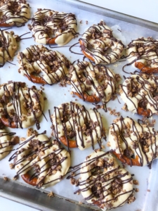 Reese's Pretzels | Peanut Butter | Peanut Butter Pretzels | Peanut Butter Dessert | Chocolate Pretzels | Reese's Dessert | Pretzels | White Chocolate | Easy Dessert | Easy Snack | Snack for Kids | Peanut Butter Cup | Quick Dessert | Easy Recipe | Six Clever Sisters