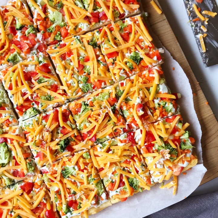 Veggie Pizza | Vegetable | Pizza | Appetizer | Healthy Snack | Easy Dinner | Easy Recipe | Baby Shower | Party Food | Fresh Food | Crescent Rolls | Summer Dinner | Six Clever Sisters