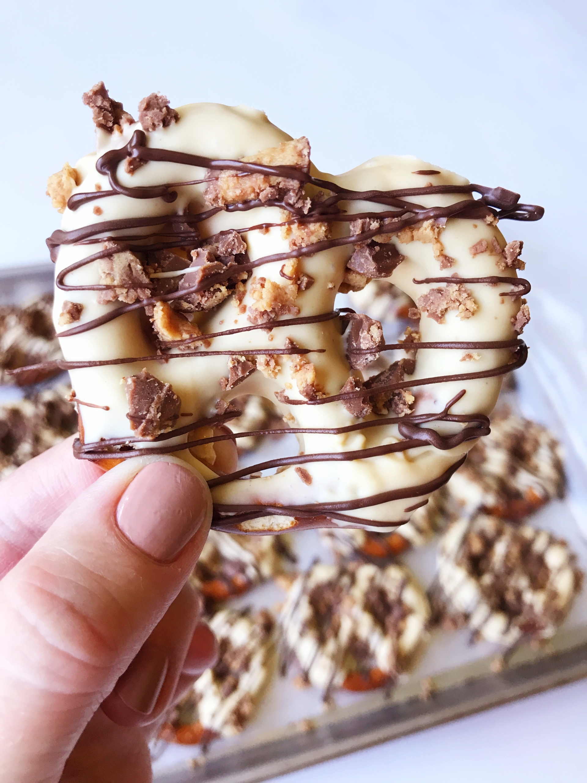 Reese's Pretzels | Peanut Butter | Peanut Butter Pretzels | Peanut Butter Dessert | Chocolate Pretzels | Reese's Dessert | Pretzels | White Chocolate | Easy Dessert | Easy Snack | Snack for Kids | Peanut Butter Cup | Quick Dessert | Easy Recipe | Six Clever Sisters