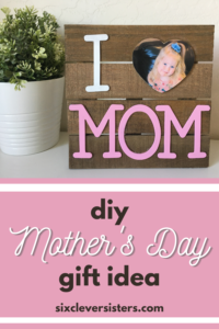 Mother's Day Crafts | Mothers Day Crafts for Kids | Mother's Day Craft Ideas | Mother's Day Craft Gift | Mother's Day Craft Gift Ideas | DIY Mother's Day Crafts | Mother's Day DIY Craft | I'm always looking for new ideas of gifts kids can make for their Mom or Grandma or Aunt for Mother's Day. This diy Mother's Day gift idea is simple but super duper cute and something Mom is sure to love! #craft #diy #mothersday #kids #craftsforkids #mom #ideas #kidsactivities