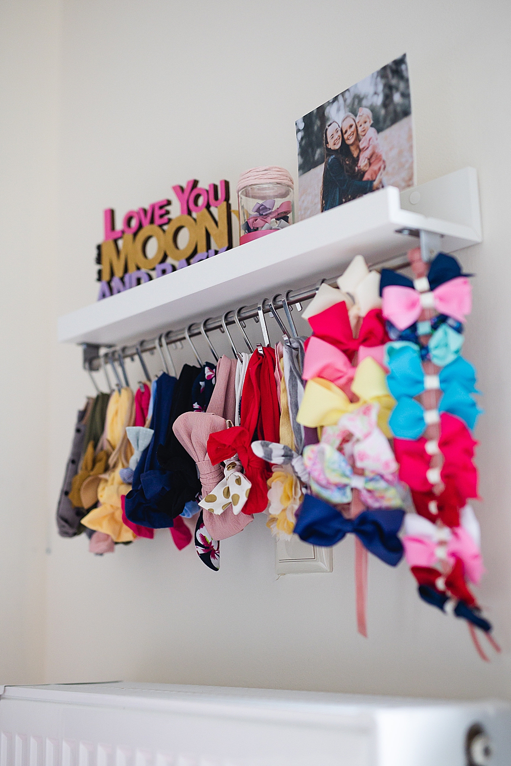 Easy & Cheap DIY Headband Holder | Easy DIY Headband Holder with shelf | Easy DIY Bow Holder | Storage Solution for Headbands and Bows | Hairbow Holder | How to organize baby headbands | Check out this easy and cheap DIY headband storage solution on the Six Clever Sisters blog!