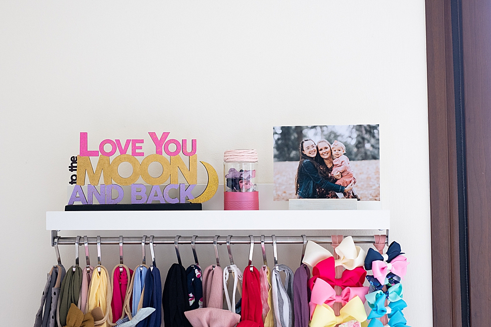 Easy & Cheap DIY Headband Holder | Easy DIY Headband Holder with shelf | Easy DIY Bow Holder | Storage Solution for Headbands and Bows | Hairbow Holder | How to organize baby headbands | Check out this easy and cheap DIY headband storage solution on the Six Clever Sisters blog!