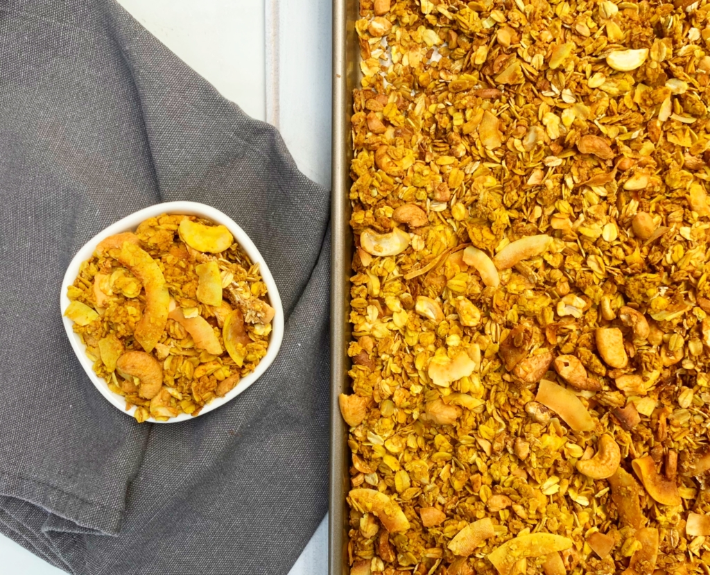 Turmeric granola | Granola Recipe | Turmeric Benefits | Turmeric Recipes | Turmeric Health Benefits | Granola | Granola | Breakfast Ideas | Breakfast Ideas Healthy | Breakfast Recipes | Easy Recipe | Trail Mix | On the Go | Coconut Recipe | Cashews | Ginger | Cinnamon | Six Clever Sister