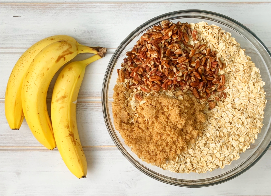 Banana Nut Granola | Granola Recipe | Easy Breakfast | Healthy Breakfast | Breakfast Ideas | Homemade granola | Pecan | Banana Recipe | Cereal Recipe | Healthy | Oats | Oatmeal Recipe | Six Clever Sisters