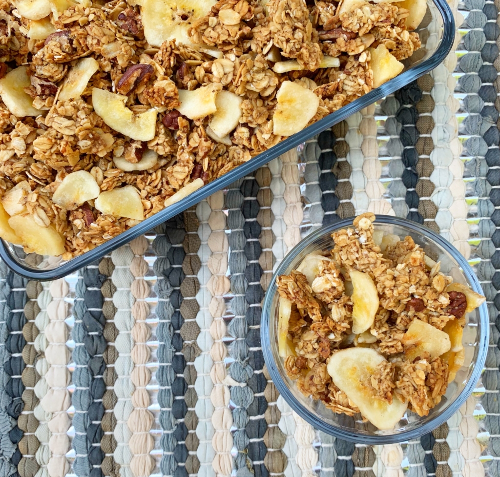 Banana Nut Granola | Granola Recipe | Easy Breakfast | Healthy Breakfast | Breakfast Ideas | Homemade granola | Pecan | Banana Recipe | Cereal Recipe | Healthy | Oats | Oatmeal Recipe | Six Clever Sisters