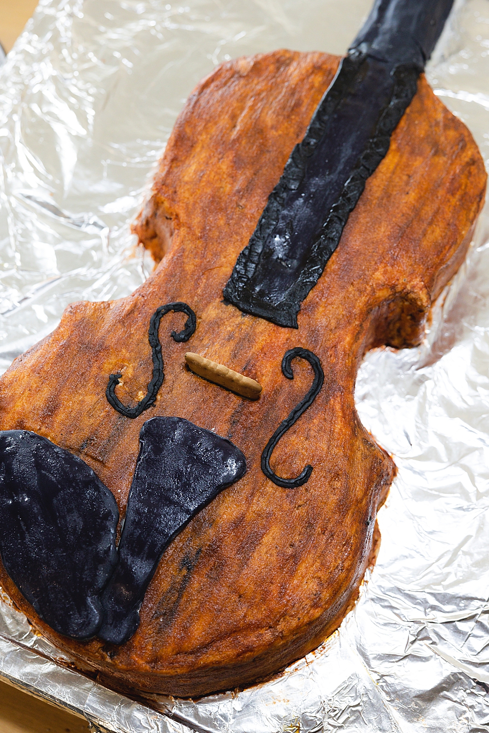 How to Make a Violin Shaped Cake | Violin Cake Ideas Birthday | How to Make a Violin Cake | Violin Birthday Cake | Violin Birthday Ideas | Step-by-step directions + printable template on the Six Clever Sisters blog!