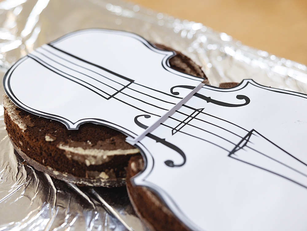 How to Make a Violin Shaped Cake | Violin Cake Ideas Birthday | How to Make a Violin Cake | Violin Birthday Cake | Violin Birthday Ideas | Step-by-step directions + printable template on the Six Clever Sisters blog!