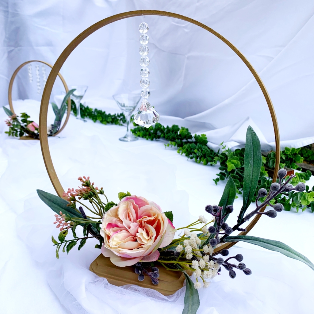 DIY Floral Hoop Centerpiece | Wedding | Easy Centerpiece | Floral Centerpiece | Hoop Decor | DIY Shower | Easy Bridal Decor | Bridal Shower | Floral Wedding | Spring Wedding | Summer Wedding | Centerpiece Idea | Pretty Wedding Ideas | Six Clever Sisters