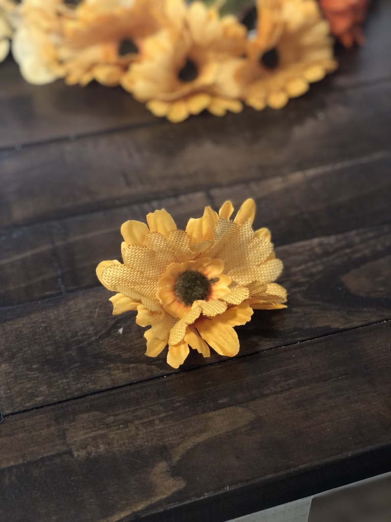 Fall Wreath | Dollar Tree | Autumn Decor | Easy Handmade Wreath | Dollar Tree Decor | Dollar Tree Hack | DIY Fall Wreath | DIY Fall Decor | Cheap Fall Wreath | Dollar Tree has all the florals and supplies you need to make yourself a beautiful fall wreath this year! Find out how I made mine at SixCleverSisters.com