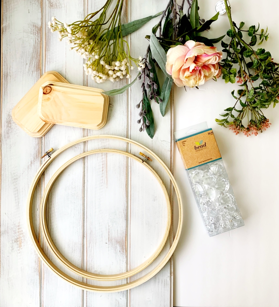 DIY Floral Hoop Centerpiece | Wedding | Easy Centerpiece | Floral Centerpiece | Hoop Decor | DIY Shower | Easy Bridal Decor | Bridal Shower | Floral Wedding | Spring Wedding | Summer Wedding | Centerpiece Idea | Pretty Wedding Ideas | Six Clever Sisters