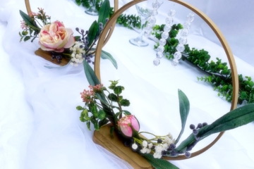 DIY Floral Hoop Centerpiece | Wedding | Easy Centerpiece | Floral Centerpiece | Hoop Decor | DIY Shower | Easy Bridal Decor | Bridal Shower | Floral Wedding | Spring Wedding | Summer Wedding | Centerpiece Idea | Pretty Wedding Ideas | Six Clever Sisters