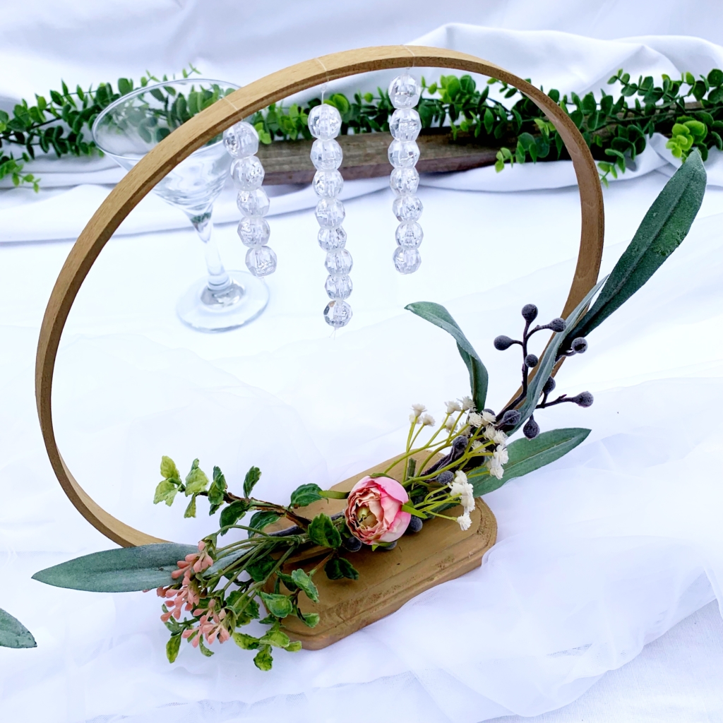 DIY Floral Hoop Centerpiece | Wedding | Easy Centerpiece | Floral Centerpiece | Hoop Decor | DIY Shower | Easy Bridal Decor | Bridal Shower | Floral Wedding | Spring Wedding | Summer Wedding | Centerpiece Idea | Pretty Wedding Ideas | Six Clever Sisters