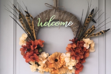 Fall Wreath | Dollar Tree | Autumn Decor | Easy Handmade Wreath | Dollar Tree Decor | Dollar Tree Hack | DIY Fall Wreath | DIY Fall Decor | Cheap Fall Wreath | Dollar Tree has all the florals and supplies you need to make yourself a beautiful fall wreath this year! Find out how I made mine at SixCleverSisters.com