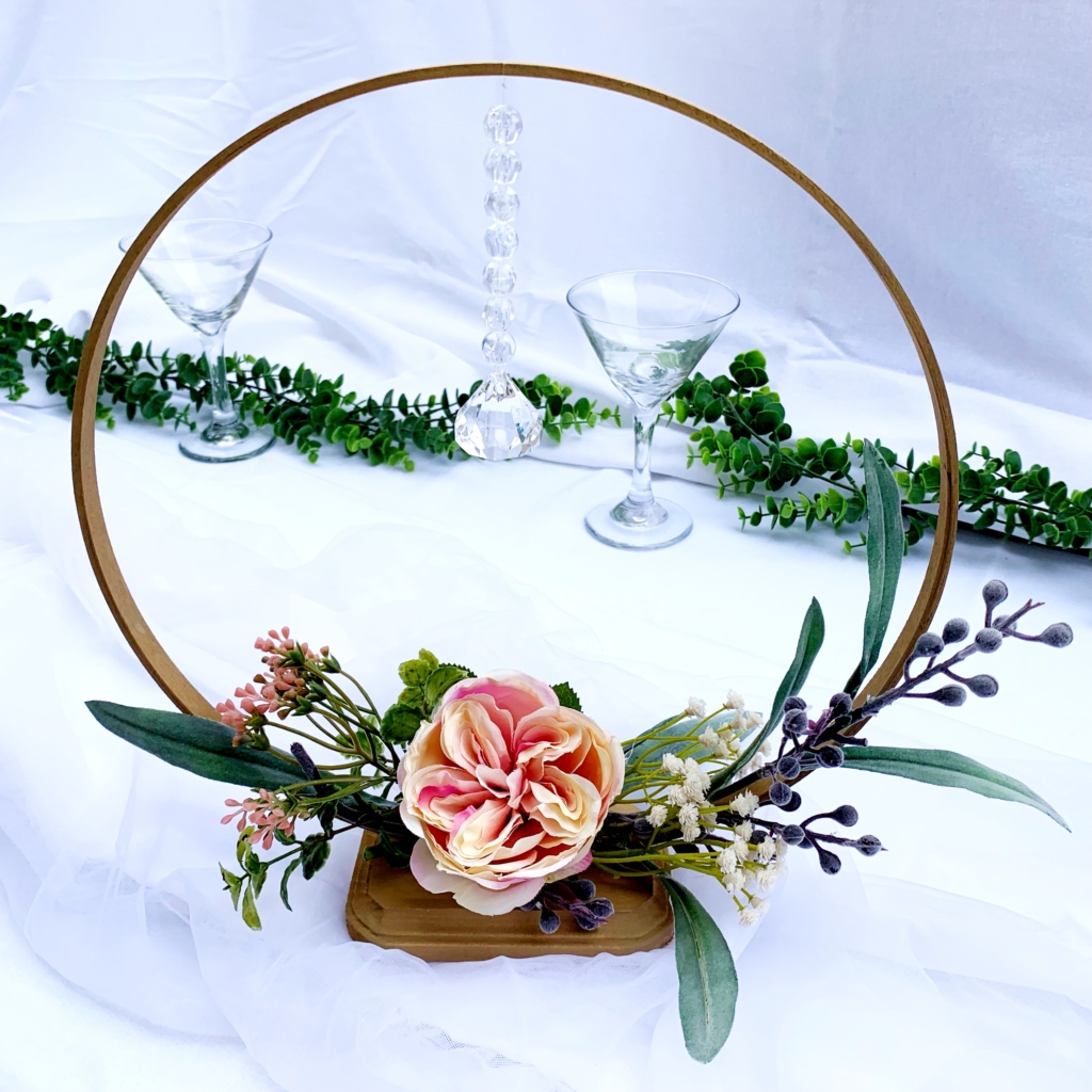 DIY Floral Hoop Centerpiece | Wedding | Easy Centerpiece | Floral Centerpiece | Hoop Decor | DIY Shower | Easy Bridal Decor | Bridal Shower | Floral Wedding | Spring Wedding | Summer Wedding | Centerpiece Idea | Pretty Wedding Ideas | Six Clever Sisters