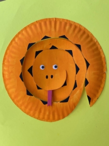 Paper Plate Crafts | Paper Plate Crafts for Kids | Paper Plate Crafts Animals | Paper Plate Craft Activity | Paper Plate Snake Craft | Snake Craft with Paper Plate | Paper Plate Snakes | Looking for a cool craft to make with kids? These paper plate snakes are super fun for those animal lovin' kids! With just some paint or markers and a paper plate, you, too, can enjoy making this fun project! #craft #kidsactivities #activitiesforkids #kids #snake