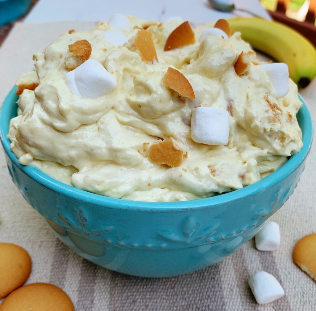 Banana Pudding Peanut Butter Fluff | Pudding | Banana Pudding | Easy Dessert | Fluff Dessert | Marshmallow | Peanut Butter | Pudding | Light Dessert | Southern Banana Pudding | Easy Recipe | Six Clever Sisters