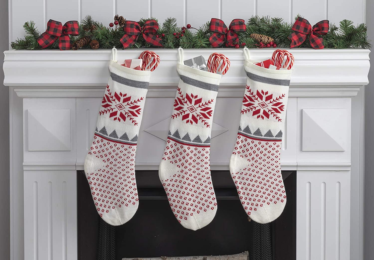 Christmas | Christmas Shopping | Stockings Christmas | Stockings Amazon | Looking for some super adorable Christmas stockings for the family? These Christmas stockings are all on Amazon with great reviews! #christmas #shopping #christmastime #amazon #shopping #holiday