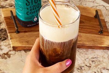 Cold Foam | Cold Foam At Home | Cold Foam Recipe | Cold Foam Recipe at Home | Best Cold Foam Recipe | Cold Foam Coffee Recipe | Did you know you can use coffee creamer to make cold foam at home? With store bought coffee creamer, the options of cold foam flavors are endless! #coffee #drinks #coldbrew #recipe #recipeoftheday #coffeerecipe 