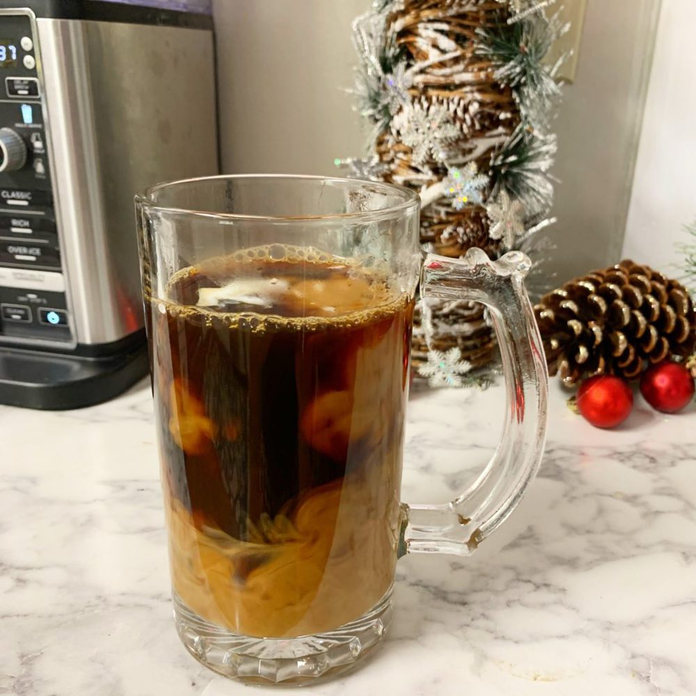 Gingerbread Coffee | Gingerbread Latte | Molasses | Christmas Coffee | Coffee Recipe | Gingerbread | Cookie | Starbucks Copycat | Starbucks Winter | Winter Drink | Christmas | Hot Drink Recipe | Latte | Pumpkin | Six Clever Sisters