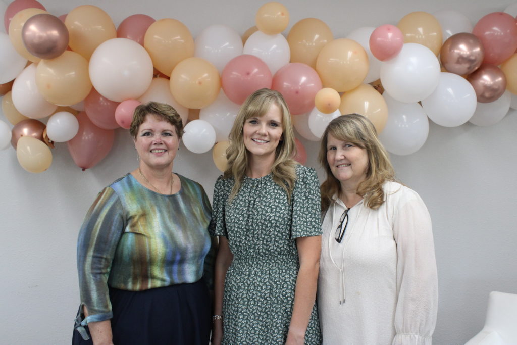 balloon arch bridal shower