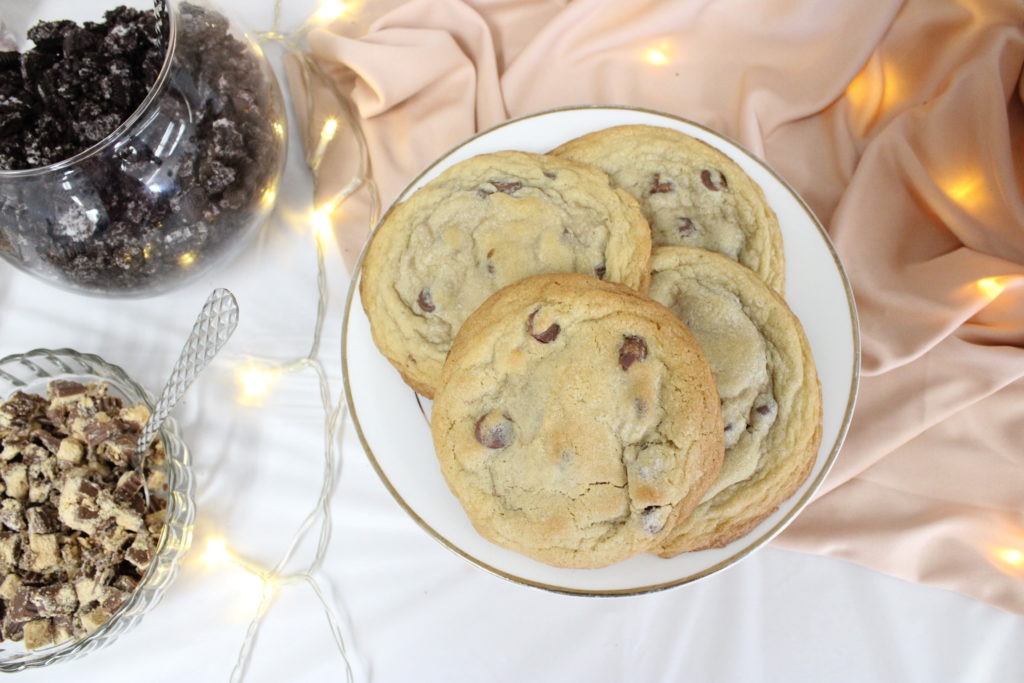 copycat crumbl chocolate chip cookies