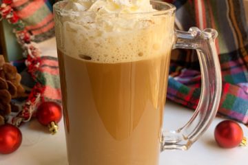 Gingerbread Coffee | Gingerbread Latte | Molasses | Christmas Coffee | Coffee Recipe | Gingerbread | Cookie | Starbucks Copycat | Starbucks Winter | Winter Drink | Christmas | Hot Drink Recipe | Latte | Pumpkin | Six Clever Sisters