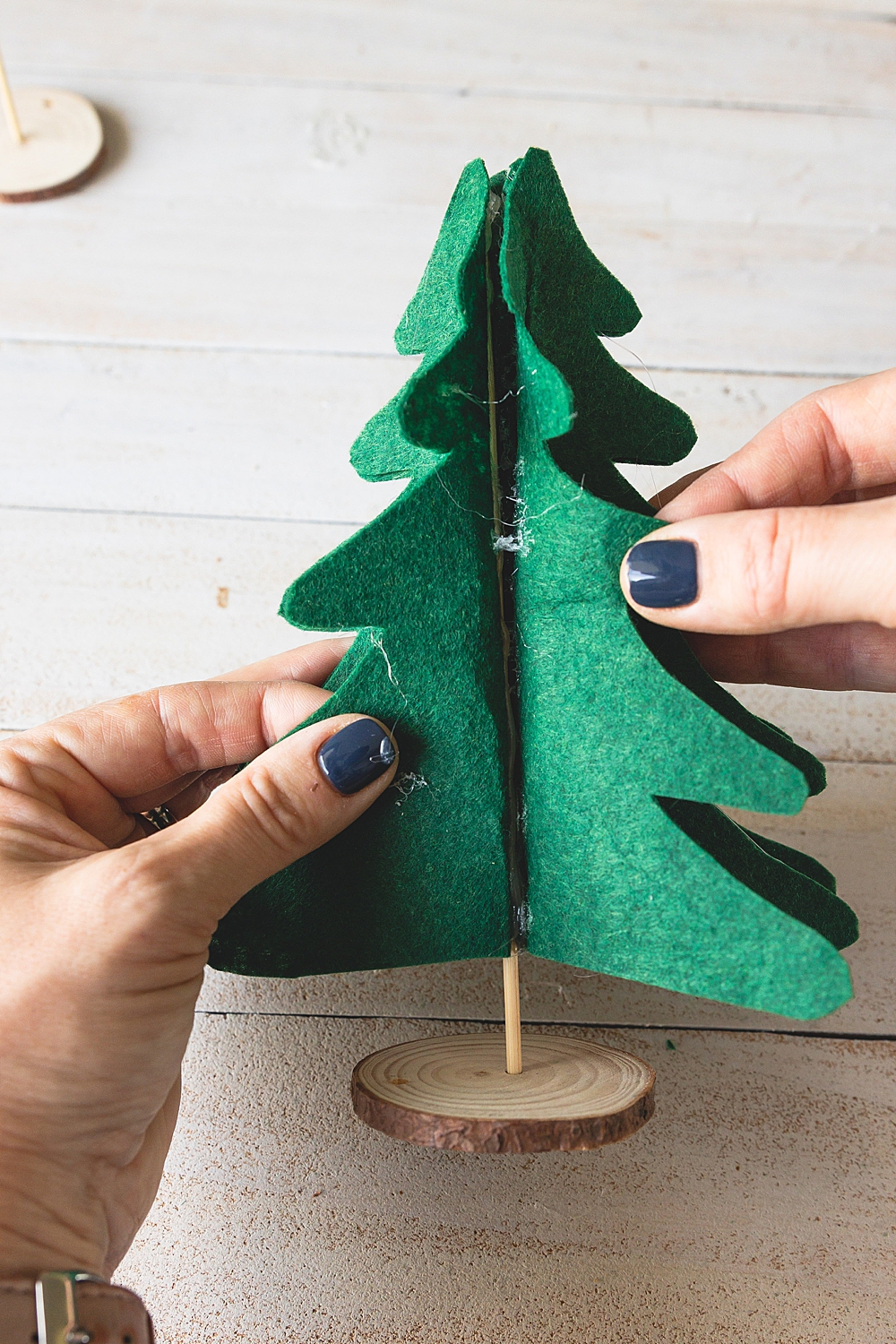 DIY Felt Christmas Trees | DIY Rustic Felt Christmas Trees | Felt Christmas Trees DIY | How to make DIY Rustic Felt Christmas Trees | Felt Christmas Decorations DIY Trees | Free printable template and step-by-step photo instructions for felt Christmas trees are on the Six Clever Sisters blog!