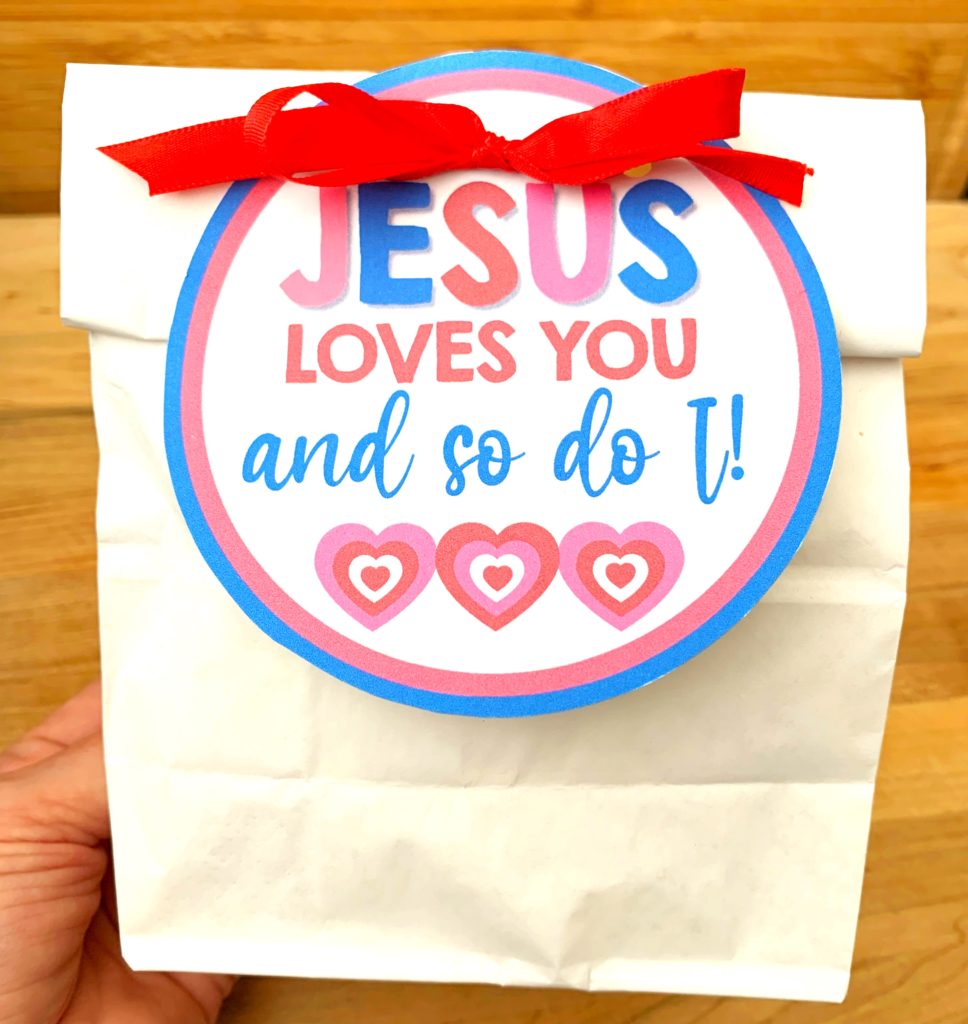 Valentine's Day Treat Tag | Free Printable | Valentine's Tag | Valentine's Printable Free | V day Treat | Valentines got for boyfriend | Valentine Gifts | Valentine Crafts | Jesus Loves You | Scripture Valentine | Spiritual Valentine | Six Clever Sisters