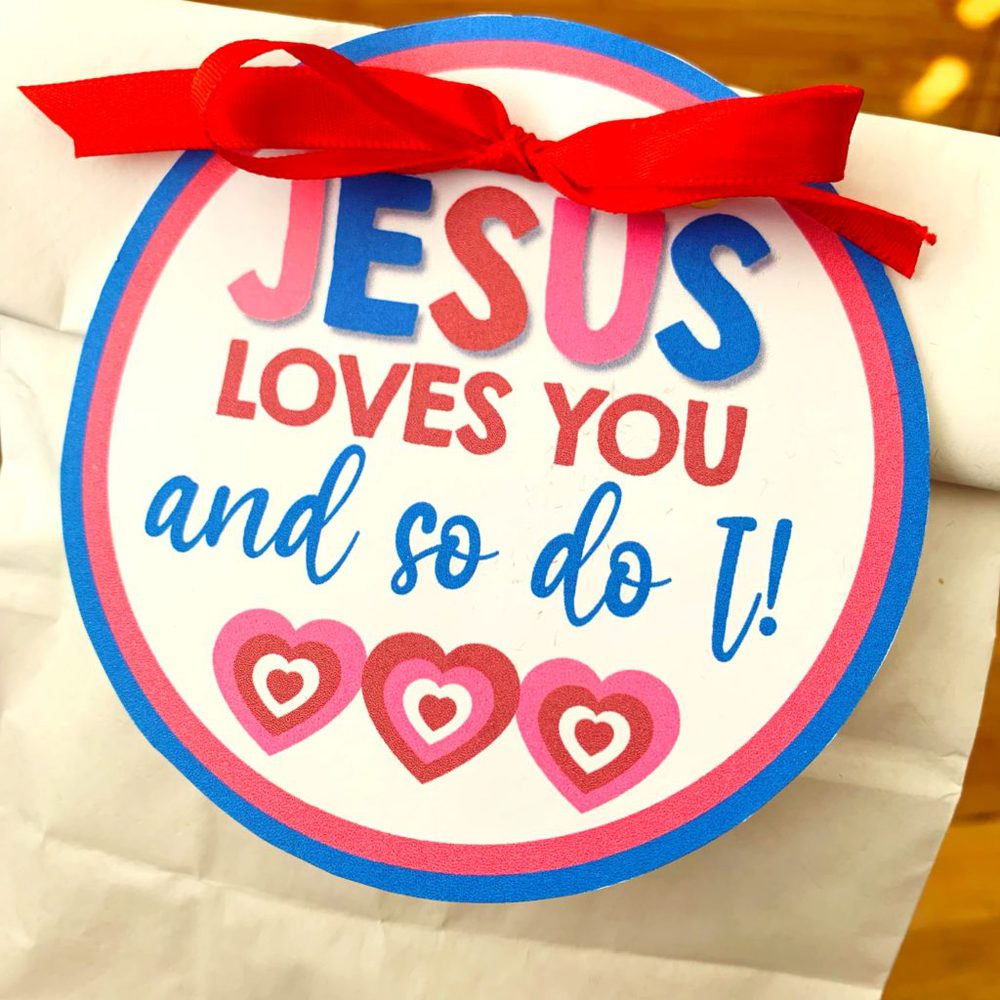 Valentine's Day Treat Tag | Free Printable | Valentine's Tag | Valentine's Printable Free | V day Treat | Valentines got for boyfriend | Valentine Gifts | Valentine Crafts | Jesus Loves You | Scripture Valentine | Spiritual Valentine | Six Clever Sisters 