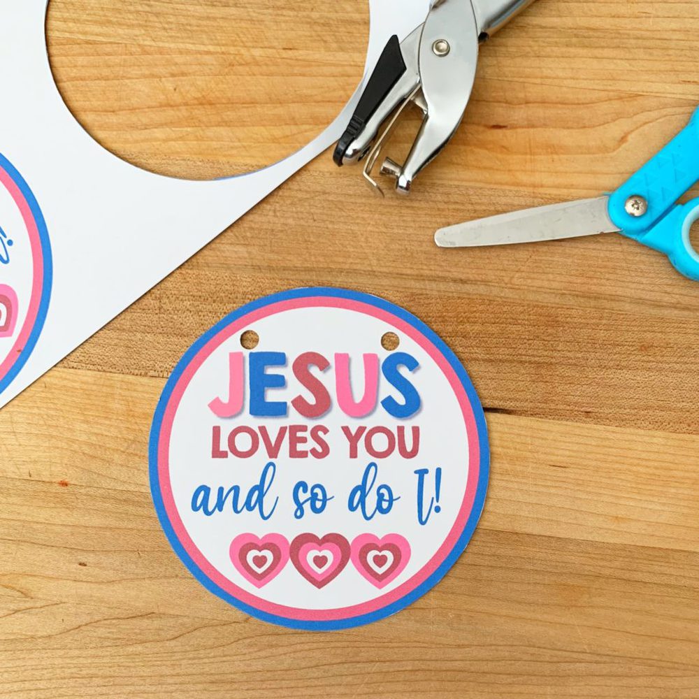 Valentine's Day Treat Tag | Free Printable | Valentine's Tag | Valentine's Printable Free | V day Treat | Valentines got for boyfriend | Valentine Gifts | Valentine Crafts | Jesus Loves You | Scripture Valentine | Spiritual Valentine | Six Clever Sisters 