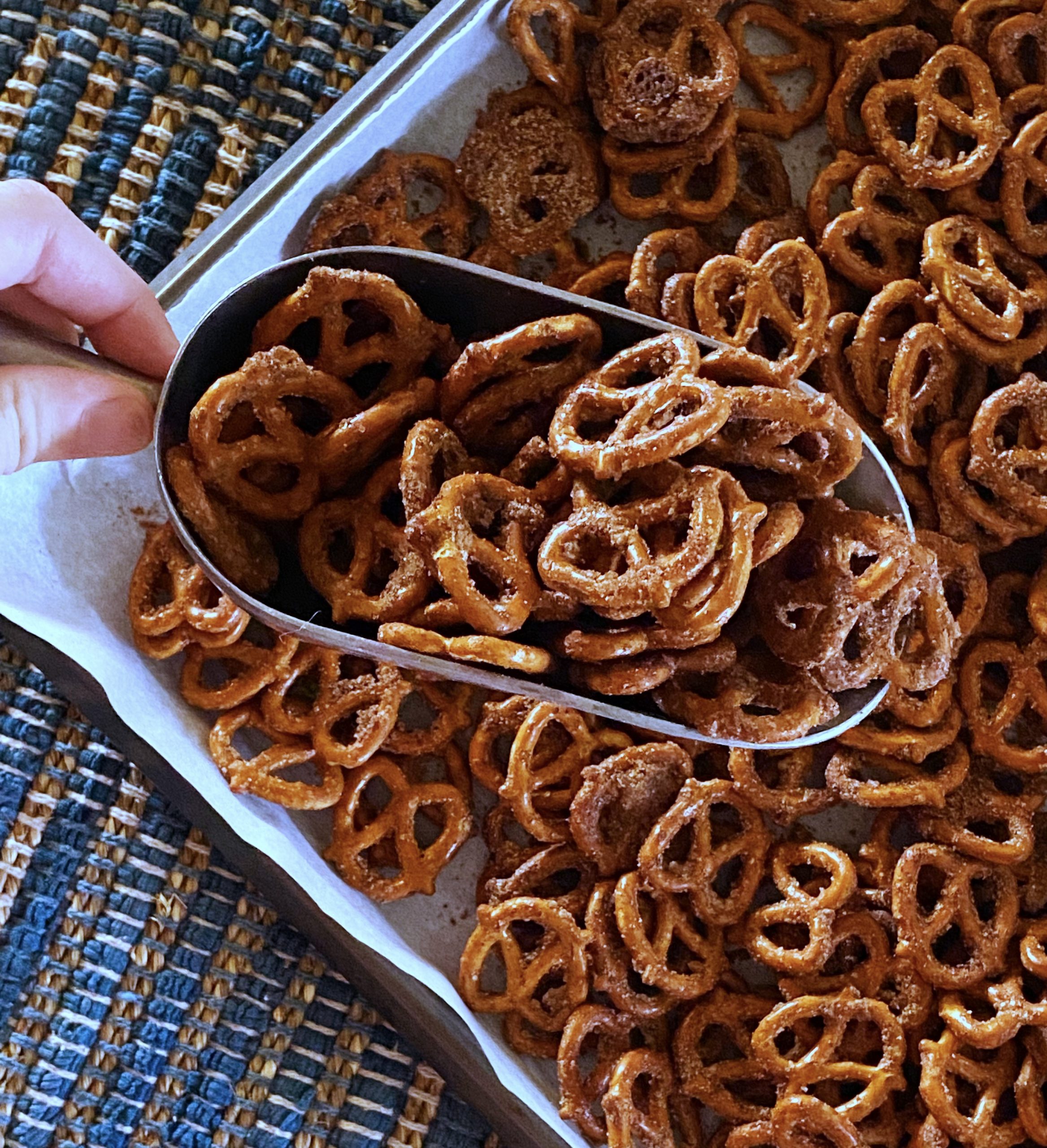 Cinnamon Sugar Pretzels | Cinnamon Sugar Pretzels Recipe | Pretzel Recipe | Cinnamon Sugar Pretzel Recipe | Cinnamon Sugar Pretzel Nuggets | Cinnamon Sugar Pretzel Bites Easy | These cinnamon sugar pretzel bites will have you drooling over them before they are even out of the oven! Make a batch to enjoy in no time at all! #recipe #recipeoftheday #holiday #pretzel #cinnamon #easyrecipe