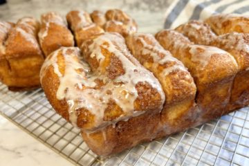 Easy Cinnamon Bread | Dollywood | Dolly Parton | Cinnamon | Frozen bread dough | Pull apart bread | Breakfast | Pastry | Easy Recipe | Easy Breakfast | Easy Dessert | Simple Bread | Dessert | Cinnamon Rolls | Homemade Bread | Homemade cinnamon bread | Six Clever Sisters