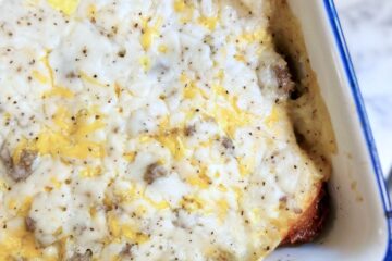 Biscuits & Gravy Casserole | Breakfast | Brunch | Breakfast for a crowd | Family Breakfast | Casserole | Gravy | Egg Casserole | Biscuits | Homemade Breakfast | Easy meal for a crowd | Large Family Meal | Six Clever Sisters