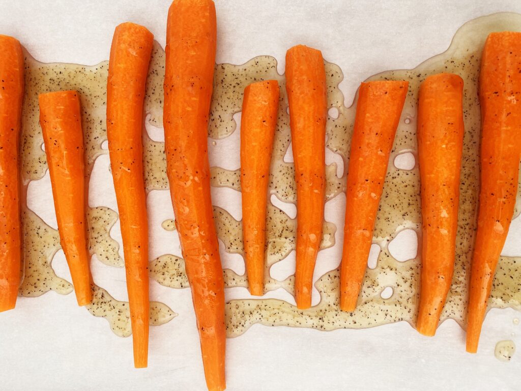 Baked Carrots | Baked Carrots Recipe | Honey Roasted Carrot | Honey Roasted Carrots Recipe | Best Honey Roasted Carrot Recipe | Veggie Side Dishes | Veggie Side Dish Ideas | Looking for a healthy side dish that is simple and easy to make and doesn't require a bunch of ingredients? These carrots are just that! Try these simple baked carrots today! #recipe #recipeoftheday #sidedish #easyrecipe #sides #veggie #vegan