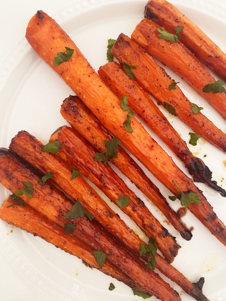 Baked Carrots | Baked Carrots Recipe | Honey Roasted Carrot | Honey Roasted Carrots Recipe | Best Honey Roasted Carrot Recipe | Veggie Side Dishes | Veggie Side Dish Ideas | Looking for a healthy side dish that is simple and easy to make and doesn't require a bunch of ingredients? These carrots are just that! Try these simple baked carrots today! #recipe #recipeoftheday #sidedish #easyrecipe #sides #veggie #vegan