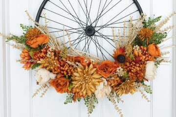 Bicycle Wheel Wreath | Bicycle Wheel Wreath DIY | Bicycle Wheel Wreath Fall | Modern Farmhouse Bicycle Wheel Wreath | Fall wreath in Modern Farmhouse style starts with a bike wheel! Instructions for this fall bike wheel wreath on the Six Clever Sisters blog.