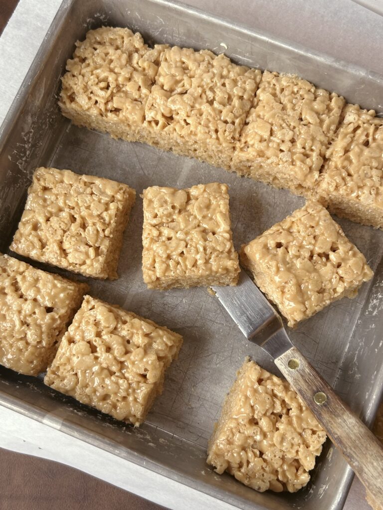 Peanut Butter Rice Krispie Treats | Marshmallows | Summer Dessert | Treat for kids | No bake Dessert | Easy snack | Peanut butter snack | Party Food | Six Clever Sisters 